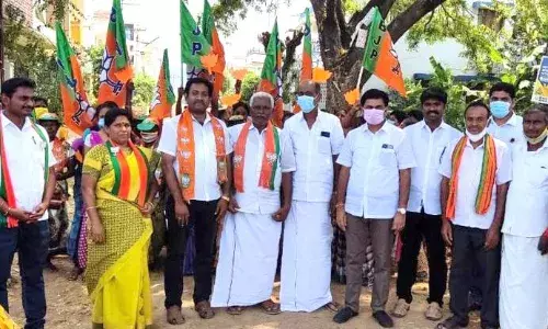 நாமக்கல் நகராட்சியில் இறுதி கட்ட பிரச்சாரம்: பாஜக நகரத் தலைவர் சரவணன் வாக்கு சேகரிப்பு நாமக்கல் நகராட்சியில் இறுதி கட்ட பிரச்சாரம்: பாஜக நகரத் தலைவர் சரவணன் வாக்கு சேகரிப்பு