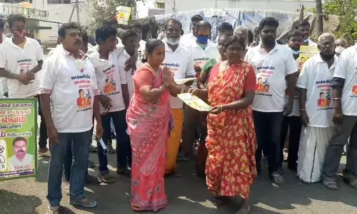 சேலத்தில் இறுதிக்கட்ட பிரச்சாரம்: வேட்பாளர்கள் வீடு வீடாக  தீவிர வாக்கு சேகரிப்பு சேலத்தில் இறுதிக்கட்ட பிரச்சாரம்: வேட்பாளர்கள் வீடு வீடாக  தீவிர வாக்கு சேகரிப்பு