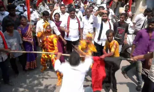 சேலத்தில் திமுக தொண்டர்கள் புலி ஆட்டம் ஆடி வீதி வீதியாக தீவிர வாக்கு சேகரிப்பு சேலத்தில் திமுக தொண்டர்கள் புலி ஆட்டம் ஆடி வீதி வீதியாக தீவிர வாக்கு சேகரிப்பு