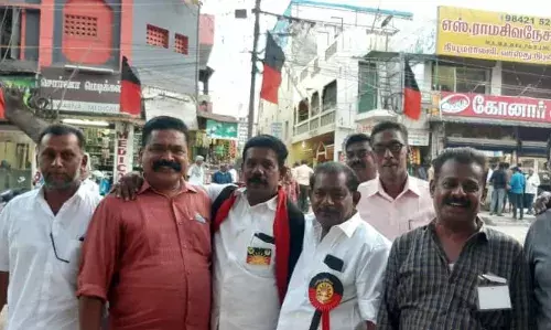 மதுரை மாநகரில் தீவிர வாக்கு சேகரிப்பில் திமுக வேட்பாளர் மதுரை மாநகரில் தீவிர வாக்கு சேகரிப்பில் திமுக வேட்பாளர்