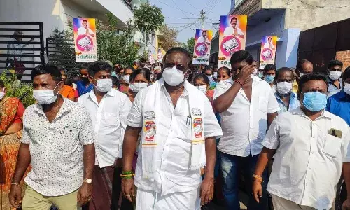 குமாரபாளையம் 12வது வார்டில் இறுதி கட்ட பிரச்சாரத்தில் சுயேட்சை வேட்பாளர் அழகேசன் குமாரபாளையம் 12வது வார்டில் இறுதி கட்ட பிரச்சாரத்தில் சுயேட்சை வேட்பாளர் அழகேசன்