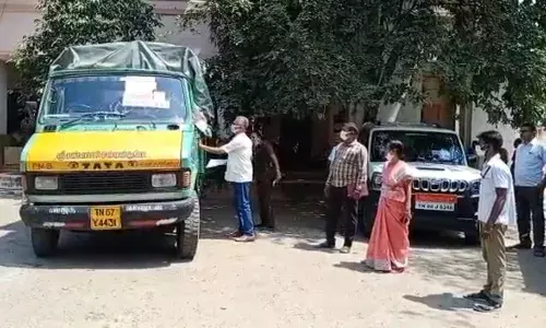 ராஜபாளையத்தில் மின்னணு வாக்குப்பதிவு இயந்திரம் அனுப்பும் பணி துவக்கம் ராஜபாளையத்தில் மின்னணு வாக்குப்பதிவு இயந்திரம் அனுப்பும் பணி துவக்கம்