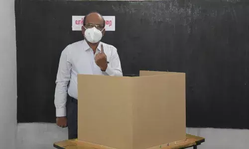திருச்சி மாவட்டத்தில் பணம் கொடுத்ததாக 17 வழக்குகள் பதிவு: கலெக்டர் தகவல் திருச்சி மாவட்டத்தில் பணம் கொடுத்ததாக 17 வழக்குகள் பதிவு: கலெக்டர் தகவல்