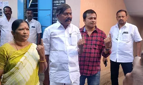 அந்தியூரில்  சட்டமன்ற உறுப்பினர் ஏ.ஜி. வெங்கடாசலம் வாக்களித்தார் அந்தியூரில்  சட்டமன்ற உறுப்பினர் ஏ.ஜி. வெங்கடாசலம் வாக்களித்தார்