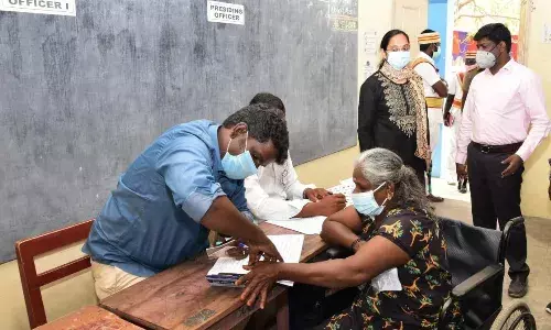 காஞ்சிபுரம் மாவட்ட வாக்குச்சாவடி மையங்களில் மாவட்ட ஆட்சியர் ஆர்த்தி ஆய்வு காஞ்சிபுரம் மாவட்ட வாக்குச்சாவடி மையங்களில் மாவட்ட ஆட்சியர் ஆர்த்தி ஆய்வு
