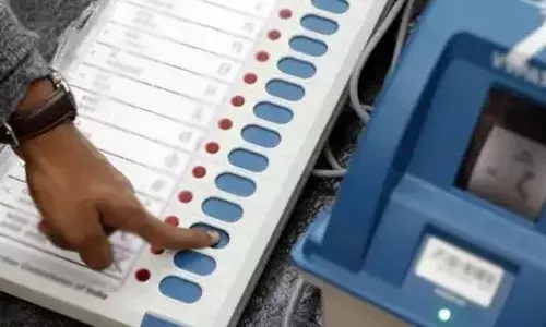 ஈரோடு மாவட்டத்தில் மாலை 3 மணி நிலவரப்படி 55 சதவீதம் வாக்குப்பதிவு ஈரோடு மாவட்டத்தில் மாலை 3 மணி நிலவரப்படி 55 சதவீதம் வாக்குப்பதிவு