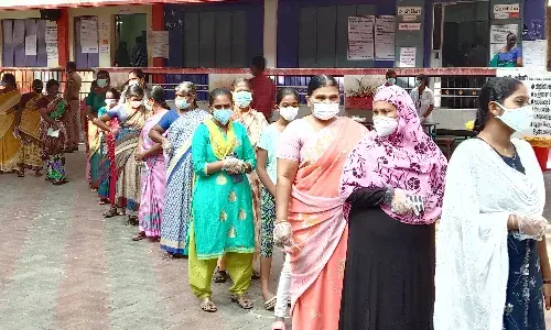 நாமக்கல் மாவட்டத்தில் மாலை 5 மணி வரை 74.60 சதவீதம் வாக்குப்பதிவு நாமக்கல் மாவட்டத்தில் மாலை 5 மணி வரை 74.60 சதவீதம் வாக்குப்பதிவு