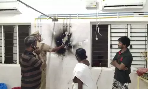 செங்கல்பட்டு அரசு மருத்துவமனையில் தீ விபத்து: பெரும் அசம்பாவிதம் தவிர்ப்பு