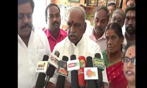 ஹிஜாப் விவகாரம்:  பாஜக முகவர் செய்தது தவறில்லை என்கிறார் பொன் ராதாகிருஷ்ணன் ஹிஜாப் விவகாரம்:  பாஜக முகவர் செய்தது தவறில்லை என்கிறார் பொன் ராதாகிருஷ்ணன்
