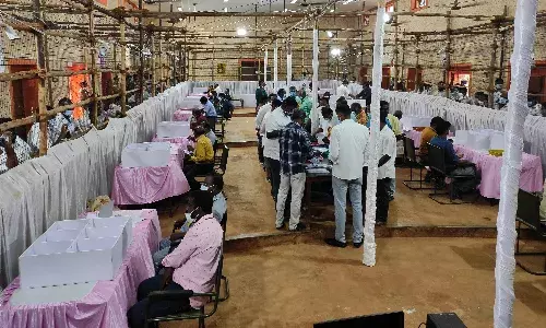 தஞ்சாவூர் மாவட்டத்தில் ஏழு மையங்களில் வாக்கு எண்ணிக்கை தொடங்கியது