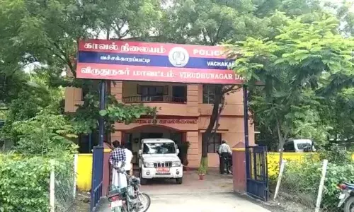 விருதுநகர் அருகே இருசக்கர வாகனங்கள் மோதி விபத்து: ஒருவர் உயிரிழப்பு விருதுநகர் அருகே இருசக்கர வாகனங்கள் மோதி விபத்து: ஒருவர் உயிரிழப்பு