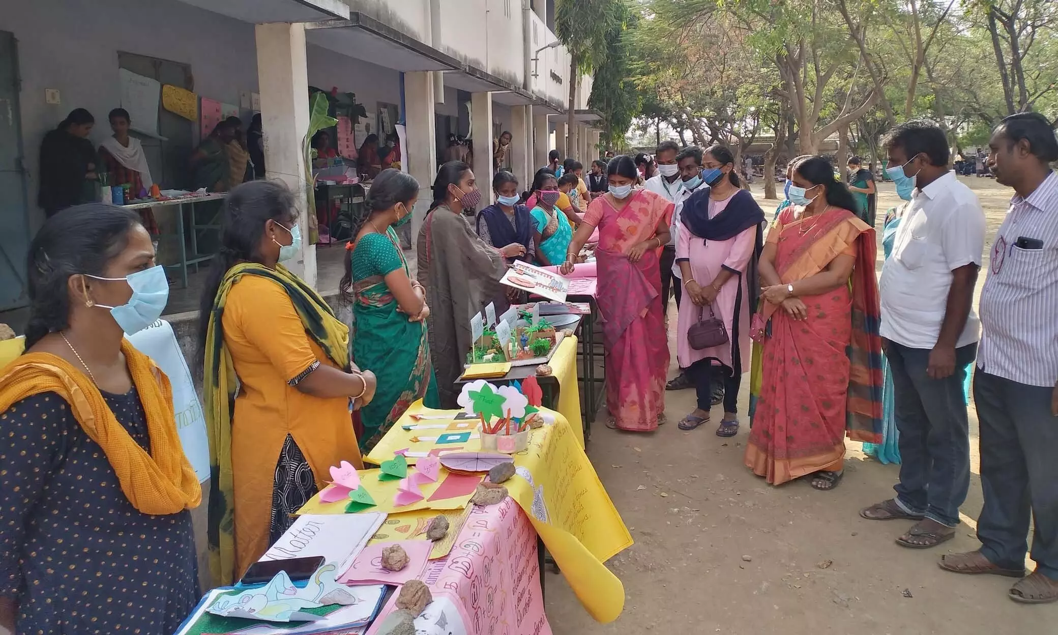குமாரபாளையத்தில் இல்லம் தேடி கல்வி கற்பித்தல் பொருட்கள் கண்காட்சி குமாரபாளையத்தில் இல்லம் தேடி கல்வி கற்பித்தல் பொருட்கள் கண்காட்சி