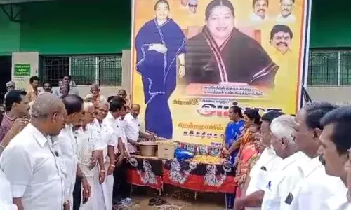 ஜெயலலிதா பிறந்த நாள் விழா: இராஜபாளையத்தில் அதிமுகவினர் மலர் தூவி மரியாதை ஜெயலலிதா பிறந்த நாள் விழா: இராஜபாளையத்தில் அதிமுகவினர் மலர் தூவி மரியாதை