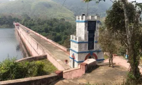 முல்லை பெரியாறு அணை கட்டுப்பாட்டை  தேனி கலெக்டரிடம் ஒப்படைக்க வேண்டும் முல்லை பெரியாறு அணை கட்டுப்பாட்டை  தேனி கலெக்டரிடம் ஒப்படைக்க வேண்டும்