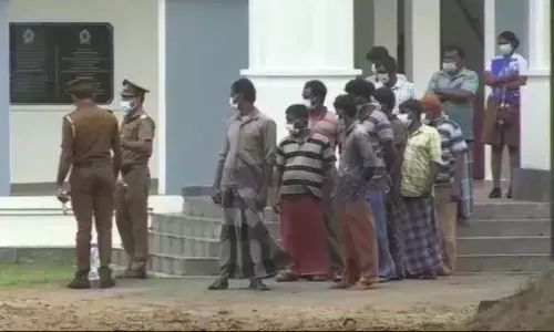 ராமேஸ்வரம் மீனவர்கள் 12 பேருக்கு சிறைக்காவல் நீட்டிப்பு ராமேஸ்வரம் மீனவர்கள் 12 பேருக்கு சிறைக்காவல் நீட்டிப்பு