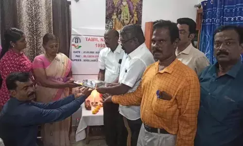 பணியின் போது தற்கொலை செய்த காவலரின் குடும்பத்திற்கு ரூ 7,27 ,500 நிவாரணம் பணியின் போது தற்கொலை செய்த காவலரின் குடும்பத்திற்கு ரூ 7,27 ,500 நிவாரணம்