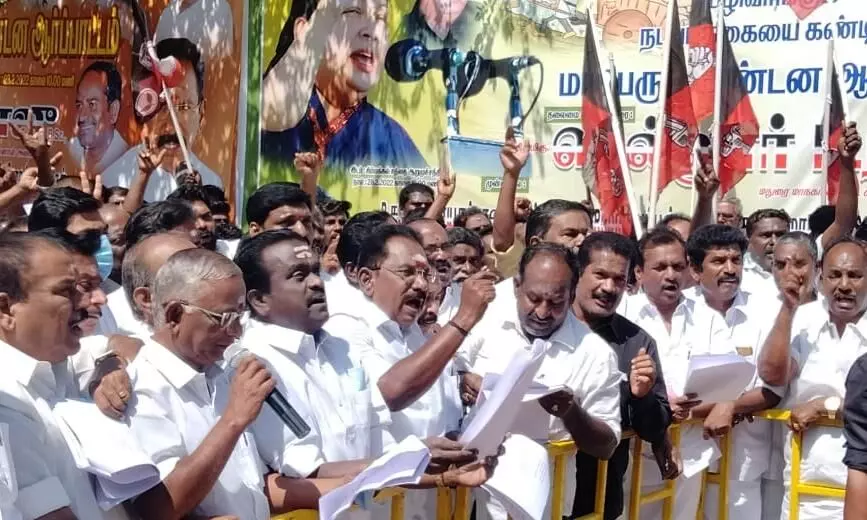 திமுக அரசைக் கண்டித்து மதுரையில் அதிமுகவினர் ஆர்ப்பாட்டம் திமுக அரசைக் கண்டித்து மதுரையில் அதிமுகவினர் ஆர்ப்பாட்டம்