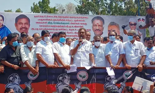 அதிமுகவினருக்கு மெசினை மாற்ற தெரியாது:  எஸ்.பி.வேலுமணி