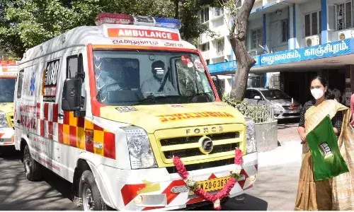 காஞ்சிபுரத்துக்கு கூடுதலாக நான்கு ஆம்புலன்ஸ்: ஆட்சியர் துவக்கி வைத்தார். காஞ்சிபுரத்துக்கு கூடுதலாக நான்கு ஆம்புலன்ஸ்: ஆட்சியர் துவக்கி வைத்தார்.