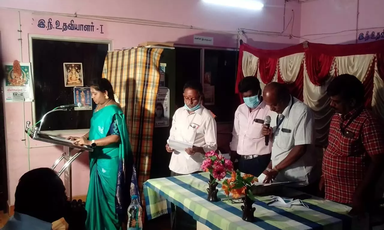 வாடிப்பட்டி பேரூராட்சி கவுன்சிலர்கள் பதவியேற்பு வாடிப்பட்டி பேரூராட்சி கவுன்சிலர்கள் பதவியேற்பு