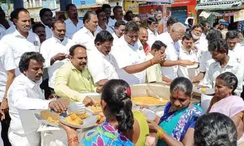 ஸ்டாலின் 69 ஆவது பிறந்தநாள்: இனிப்பு வழங்கி கொண்டாட்டம்