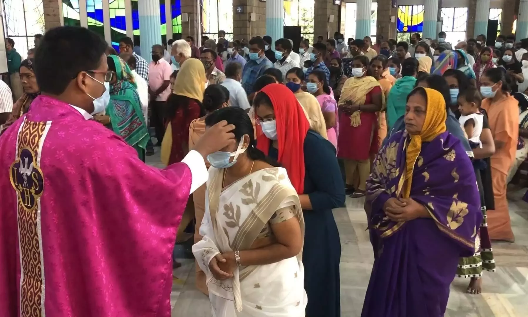 சாம்பல் புதனோடு தவக்காலத்தை தொடங்கிய கிறிஸ்தவர்கள் சாம்பல் புதனோடு தவக்காலத்தை தொடங்கிய கிறிஸ்தவர்கள்