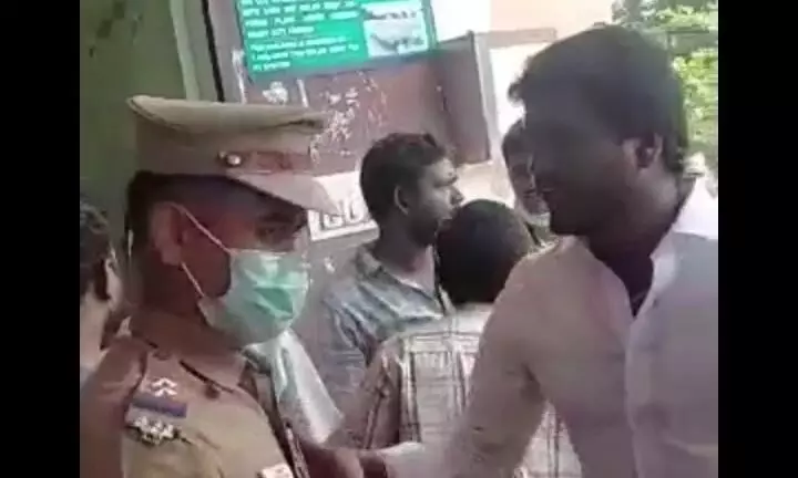 மாநகராட்சி அலுவலகத்தில் தமிழக முதல்வரின் படம் அகற்றம்: திமுகவினர் புகார் மாநகராட்சி அலுவலகத்தில் தமிழக முதல்வரின் படம் அகற்றம்: திமுகவினர் புகார்