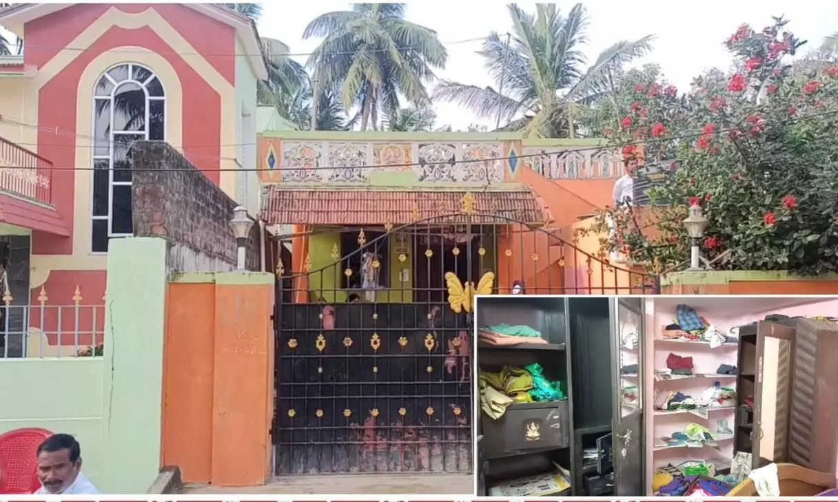 ஊத்துக்கோட்டை அருகே 2 வீடுகளின் பூட்டை உடைத்து 45 சவரன் நகை, பணம் கொள்ளை ஊத்துக்கோட்டை அருகே 2 வீடுகளின் பூட்டை உடைத்து 45 சவரன் நகை, பணம் கொள்ளை