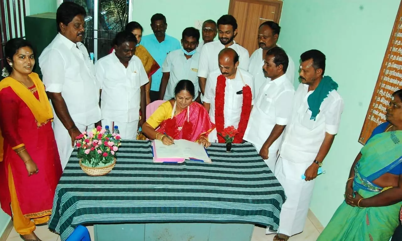 அலங்காநல்லூரில் பேரூராட்சித் தலைவியாக திமுக நிர்வாகி தேர்வு அலங்காநல்லூரில் பேரூராட்சித் தலைவியாக திமுக நிர்வாகி தேர்வு