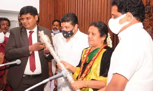 வரலாற்றுச் சிறப்புமிக்க மதுரை  மாநகராட்சியின் மேயராக இந்திராணி பதவி ஏற்பு