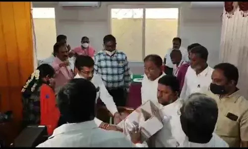 திமுகவினரிடையே மோதல்: ஆம்பூரில் நகரமன்ற தலைவர் தேர்தல் தற்காலிக நிறுத்தம்