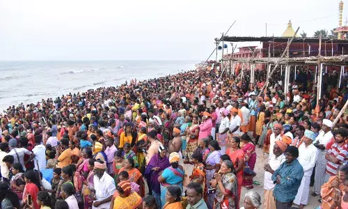 திருச்செந்தூர்: அய்யா வைகுண்டர் அவதார தினத்தை  பல்லாயிரக்கணக்கான  மக்கள் கொண்டடினர்