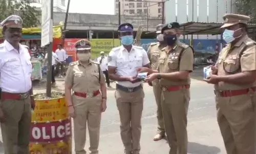 போக்குவரத்து காவலர்களுக்கு  நீர் மோர் வழங்கி நன்றி கூறிய ஆவடி காவல் ஆணையர் போக்குவரத்து காவலர்களுக்கு  நீர் மோர் வழங்கி நன்றி கூறிய ஆவடி காவல் ஆணையர்