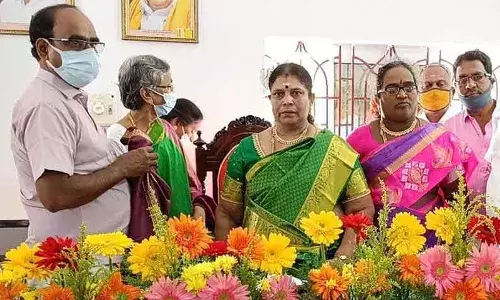 சோளிங்கர் நகராட்சி தலைவராக தமிழ்ச்செல்வி பதவியேற்பு