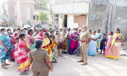 பொதுமக்கள் போராட்டம்: வேலூரில் மூடப்பட்ட டாஸ்மாக் கடை