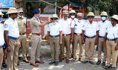 போக்குவரத்து காவலர்களுக்கு தொப்பி, கருப்பு கண்ணாடி
