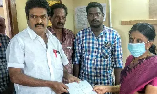 பேரூராட்சி துணைத் தலைவர் பதவியை ராஜினாமா செய்த சுயேச்சை கவுன்சிலர்
