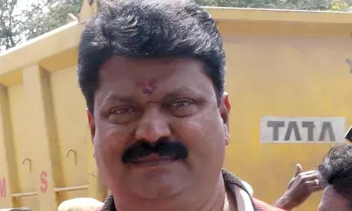 தேனி பேச்சுவார்த்தை தோல்வி:  சென்னை சென்ற திமுக நிர்வாகிகள்