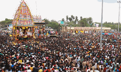 பக்தர்கள் வெள்ளத்தில் ஆடி அசைந்தது மேல்மலையனூர் அங்காளம்மன் தேர்