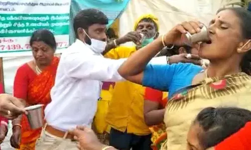 உதகை கோவில் திருவிழாவில் 1 லட்சம் பேருக்கு கபசுர குடிநீர் வழங்கல்