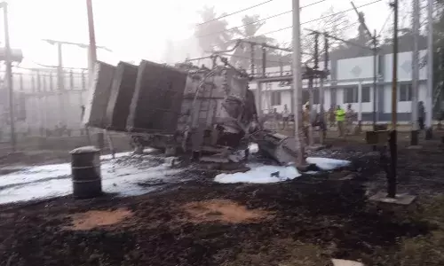 மயிலாடுதுறை அருகே மணல்மேடு கிராமத்தில் டிரான்ஸ்பார்மர் எரிந்து சேதம்