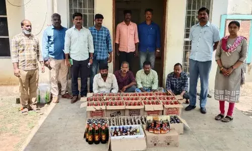 சென்னையில் கள்ளச்சந்தையில் மதுவிற்ற 6 பேர் கைது சென்னையில் கள்ளச்சந்தையில் மதுவிற்ற 6 பேர் கைது