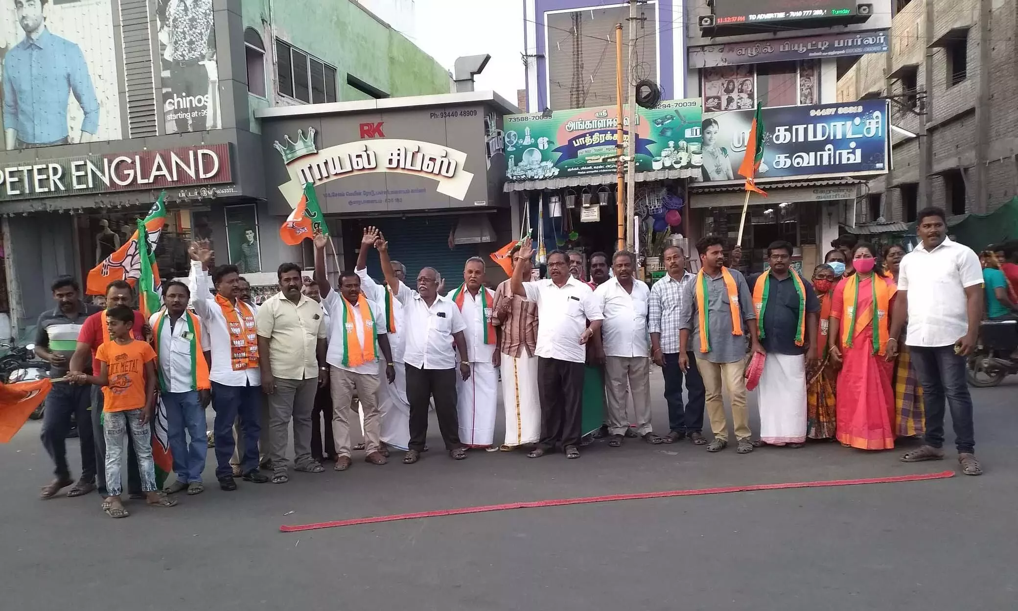 குமாரபாளையத்தில் வட மாநில வெற்றியை கொண்டாடிய பா.ஜ.க.வினர் குமாரபாளையத்தில் வட மாநில வெற்றியை கொண்டாடிய பா.ஜ.க.வினர்