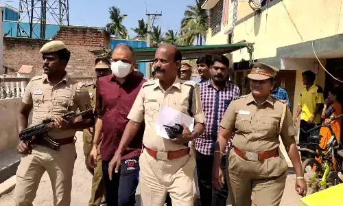 பலத்த போலீஸ் பாதுகாப்புடன் புழல் சிறைக்கு அழைத்துச் செல்லப்பட்ட பேரறிவாளன்