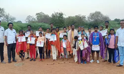 சிலம்பப் போட்டியில் வெற்றி பெற்ற மாணவ, மாணவிகளுக்கு பாராட்டு சிலம்பப் போட்டியில் வெற்றி பெற்ற மாணவ, மாணவிகளுக்கு பாராட்டு