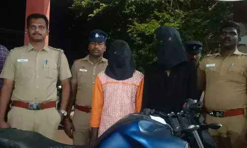 புதுக்கோட்டையில்  வாகனத்தில் சென்று செயின் திருடும் இளைஞரை பிடித்த போலீஸார்