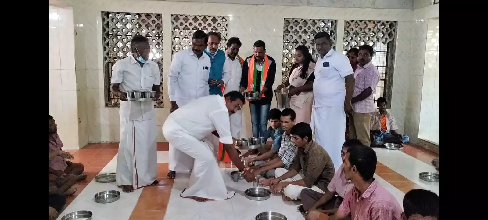 நான்கு மாநில தேர்தல் வெற்றியை சேவை வாரமாகக் கொண்டாடும் பாஜகவினர் நான்கு மாநில தேர்தல் வெற்றியை சேவை வாரமாகக் கொண்டாடும் பாஜகவினர்