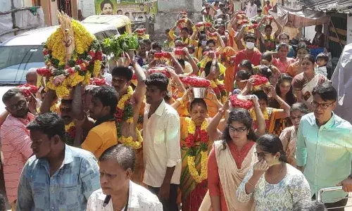 திருச்சி வளையல்கார தெரு மாரியம்மன் கோவில் பால்குட திருவிழா திருச்சி வளையல்கார தெரு மாரியம்மன் கோவில் பால்குட திருவிழா