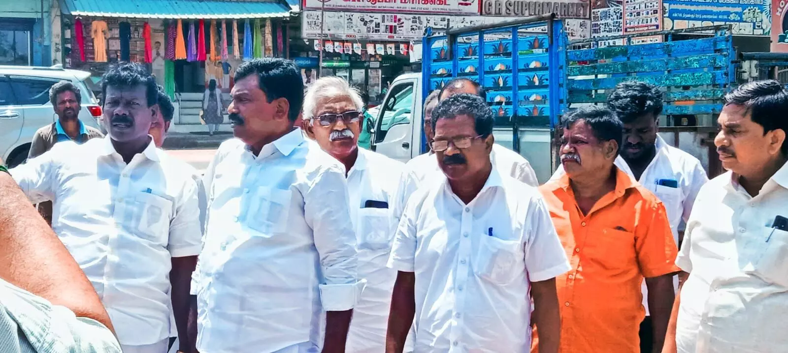 பூந்தமல்லி அரசு ஆரம்ப சுகாதார நிலையத்திற்கு பூந்தமல்லி எம்.எல்.ஏ இடம் தேர்வு பூந்தமல்லி அரசு ஆரம்ப சுகாதார நிலையத்திற்கு பூந்தமல்லி எம்.எல்.ஏ இடம் தேர்வு
