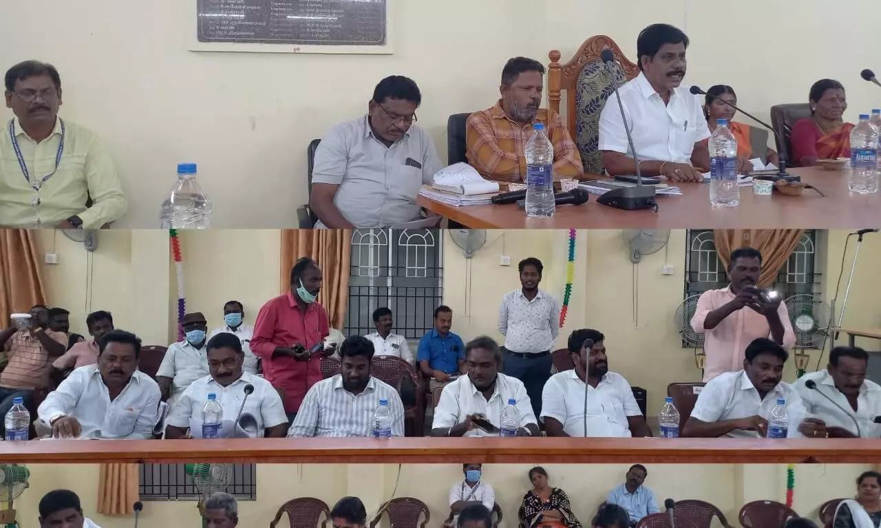 கலெக்டர் அதிகாரிகள் மீது கவுன்சிலர்கள் கூட்டத்தில் குற்றச்சாட்டு கலெக்டர் அதிகாரிகள் மீது கவுன்சிலர்கள் கூட்டத்தில் குற்றச்சாட்டு